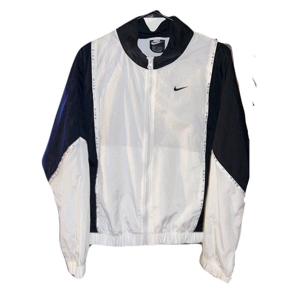 Nike Women’s Contrast Windbreaker Jacket